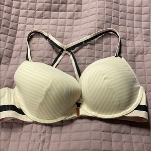 Lane Bryant front closure bra size 42B